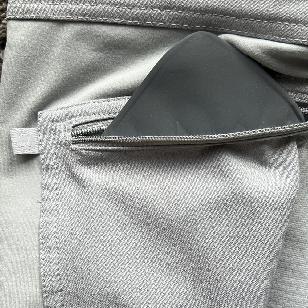 Lululemon dual pants, with reflective pocket flap - Picture 5 of 7
